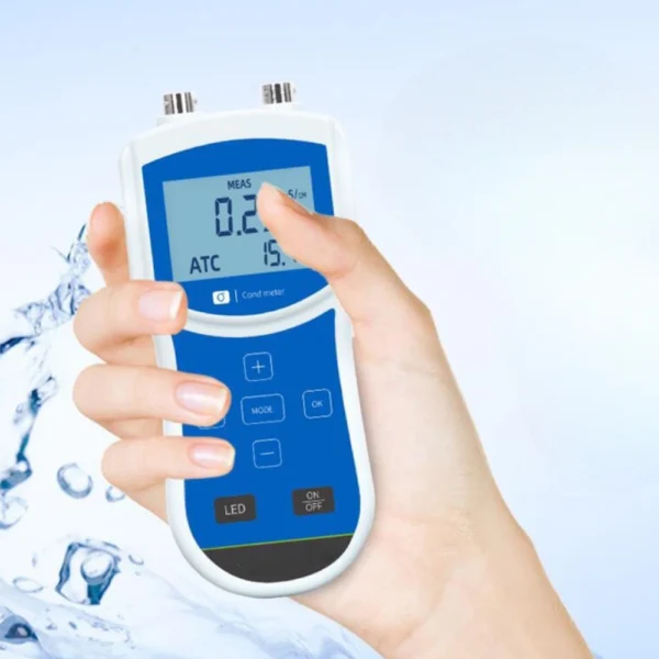 One-hand operation of L111C04 portable conductivity meter with clear display and ergonomic design